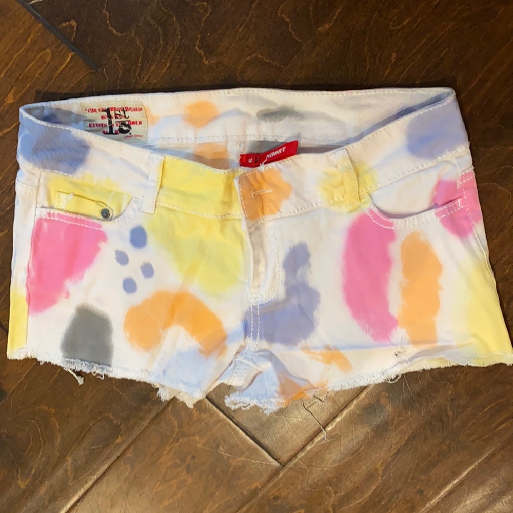 Colorful white denim shorts
